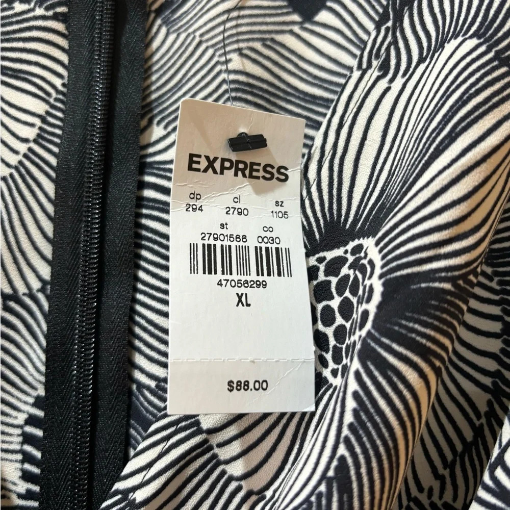 Express NWT Floral Long Sleeve Romper - Picture 2 of 5